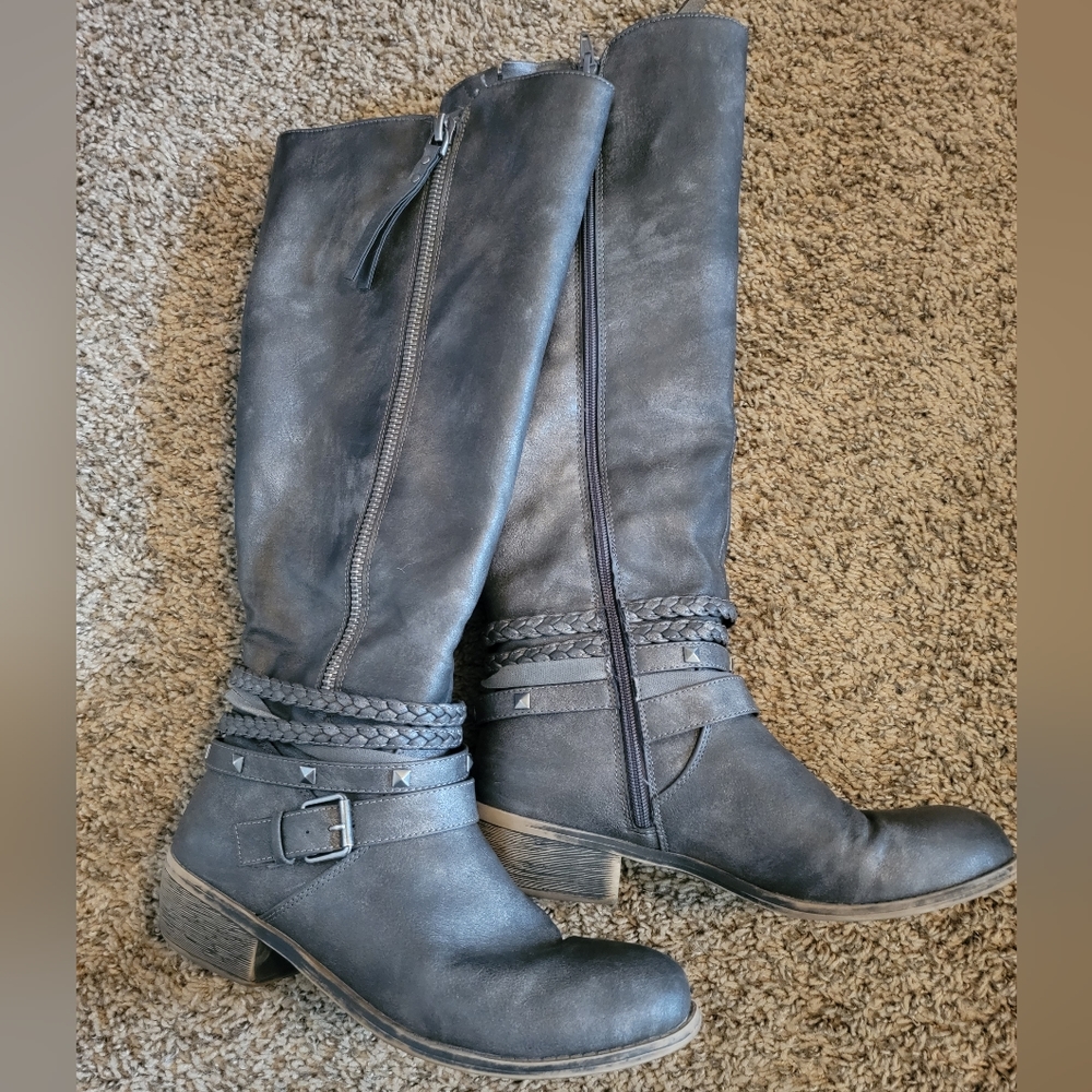 Women's SO brand (Kohl's) Grey boots size 9